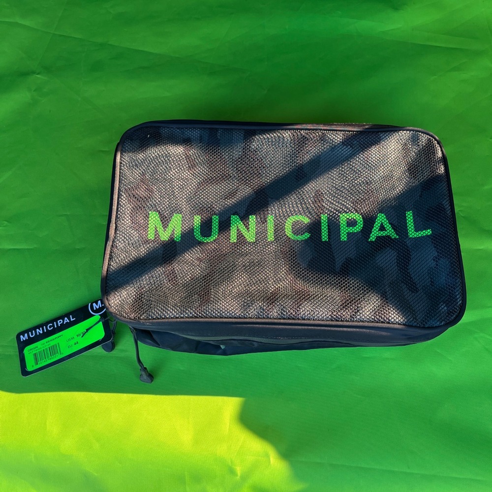 MUNICIPAL Travel Bag Dopp Kit Organizer Black Mesh Logo Zippered Pouch‎